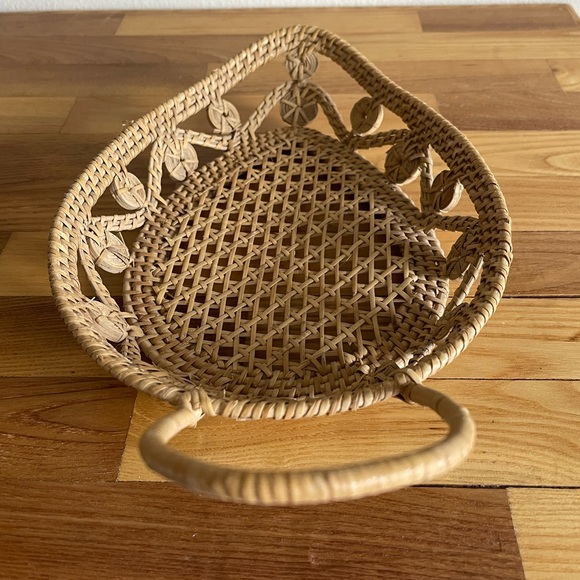 Vintage tear drop decorative basket with handle - Picture 5 of 6